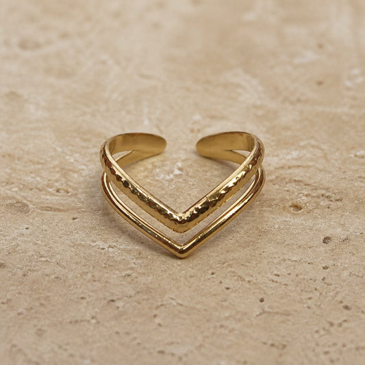 Sophisticated Curve Accent Ring
