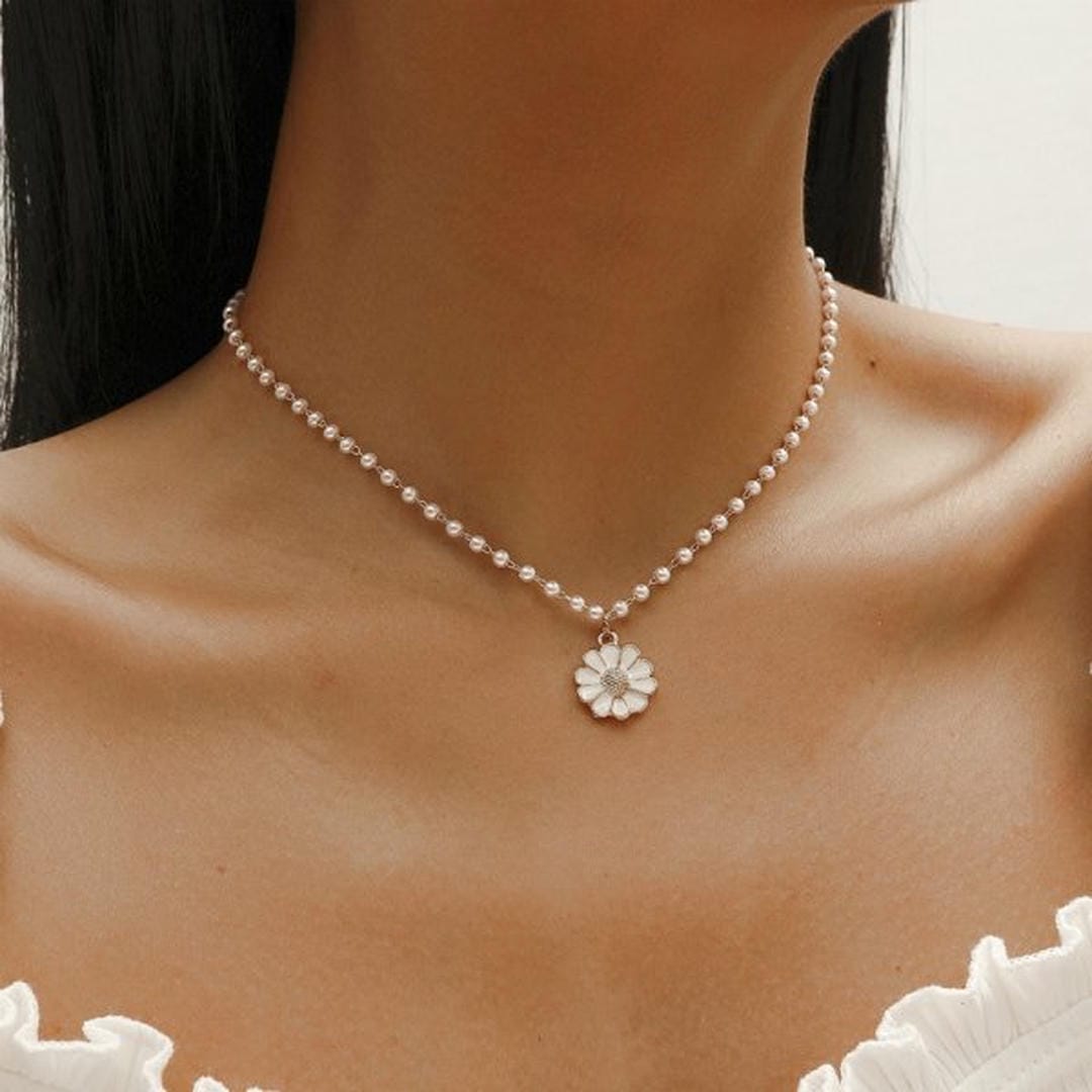 Daisy Pearl Pendant Necklace