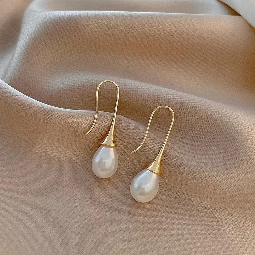 Classic Pearl Helena Earrings
