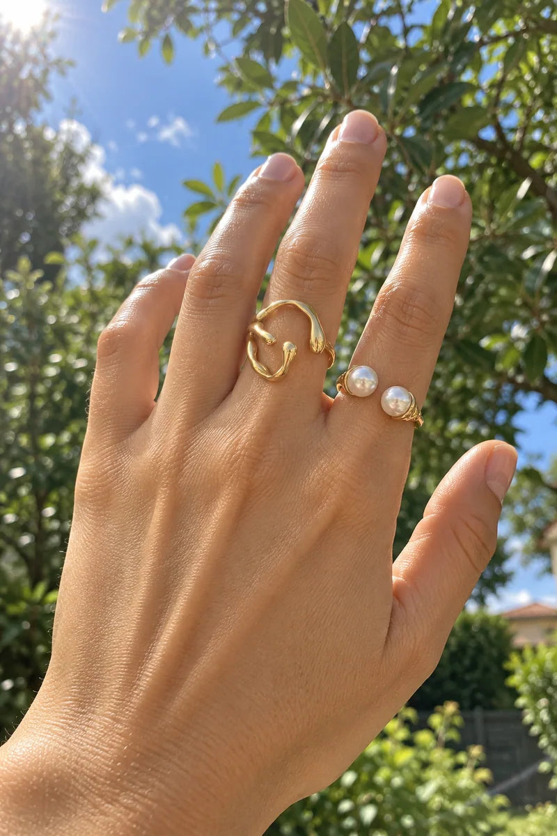 Drift and Pearla rings in natural sunlight